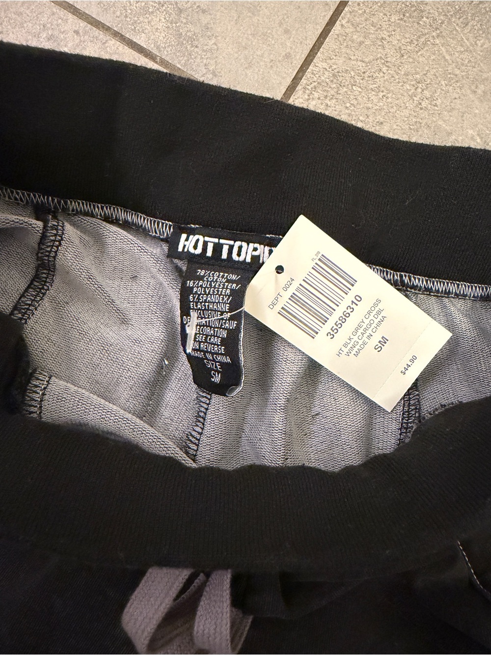 Hot Topic Grey Gothic Cross Cargo Wide Leg Sweatpants Baggy Double Waistband S - Picture 6 of 10